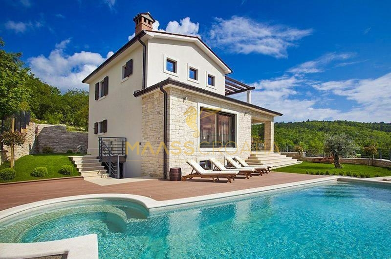 Atemberaubender Meerblick von Haus und Pool: Wunderschöne Steinvilla auf einem Hügel