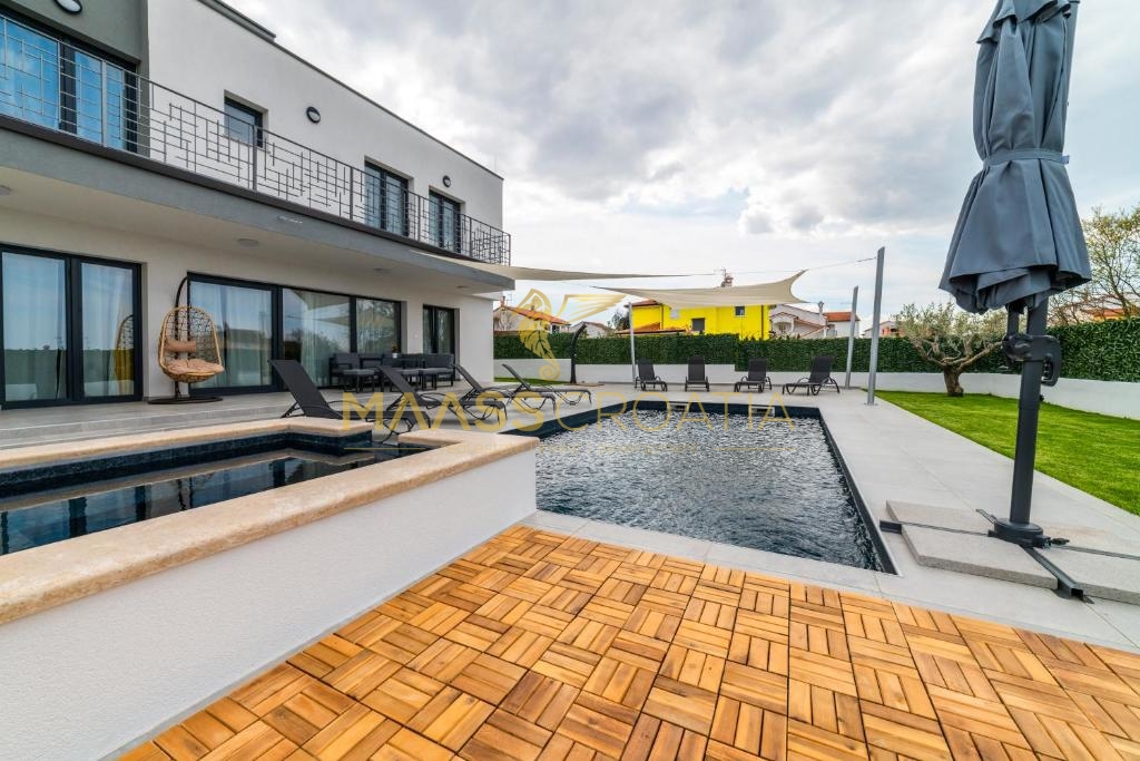 Neue moderne Villa mit Pool und vielen Extras, 4 km vom Zentrum Poreč entfernt