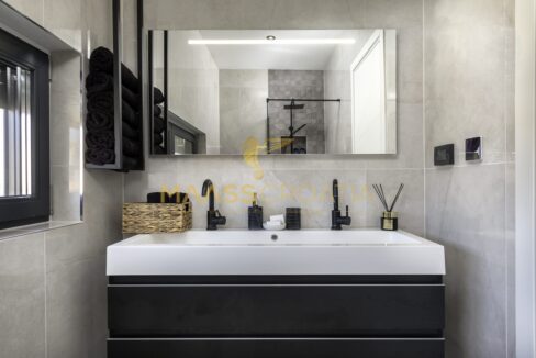 villa-m-premantura-honeycomb-bathroom