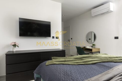 villa-m-premantura-botanical-bedroom-television