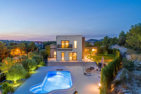 Neues Haus in der Nähe von Šibenik