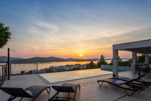 Neue moderne Villa mit Meerblick in der Nähe von Šibenik