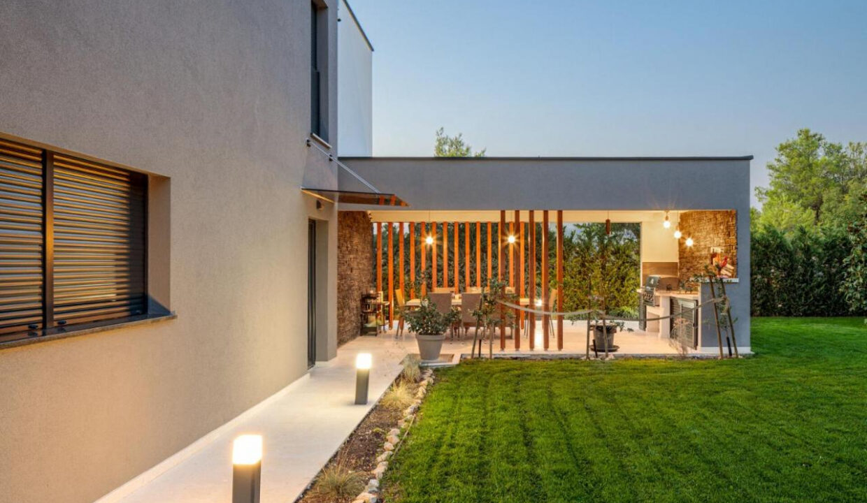 Neues Haus in der Nähe von Šibenik