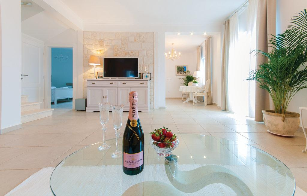 Weißes Steinjuwel in Novalja – Insel Pag