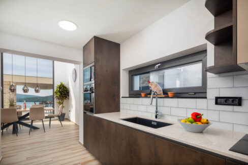 Neue moderne Villa mit Meerblick in der Nähe von Šibenik