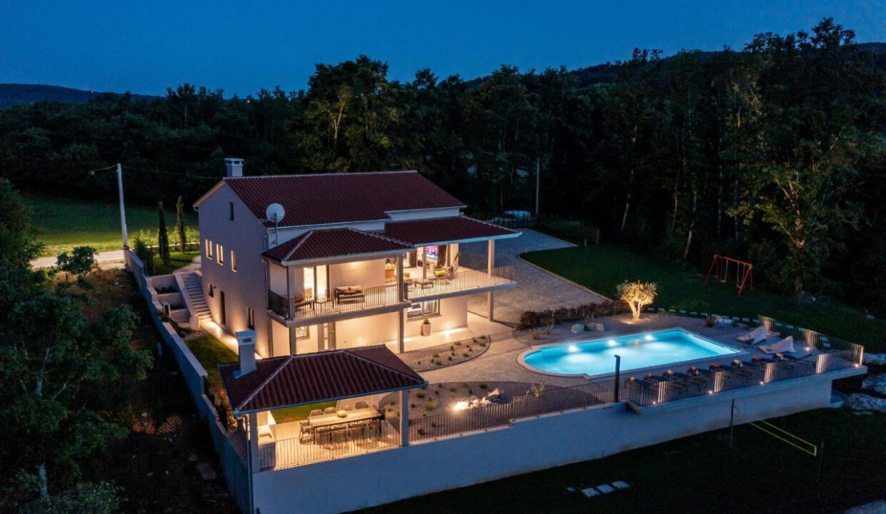 Neue moderne Villa mit traditionellem Charakter - Labin, Istra