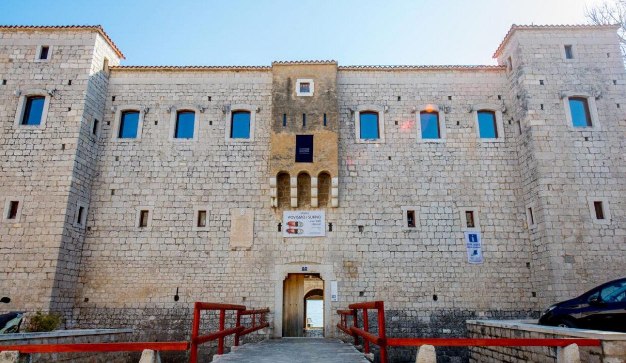 Rustikale Doppelhaushälfte - Kastel Luksic