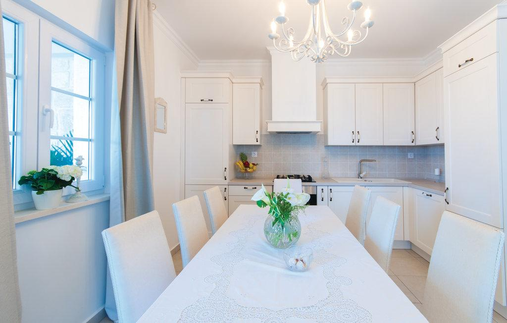 Weißes Steinjuwel in Novalja – Insel Pag