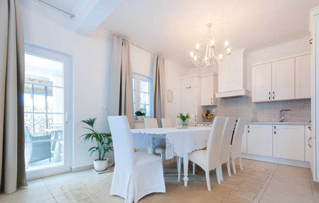 Weißes Steinjuwel in Novalja – Insel Pag