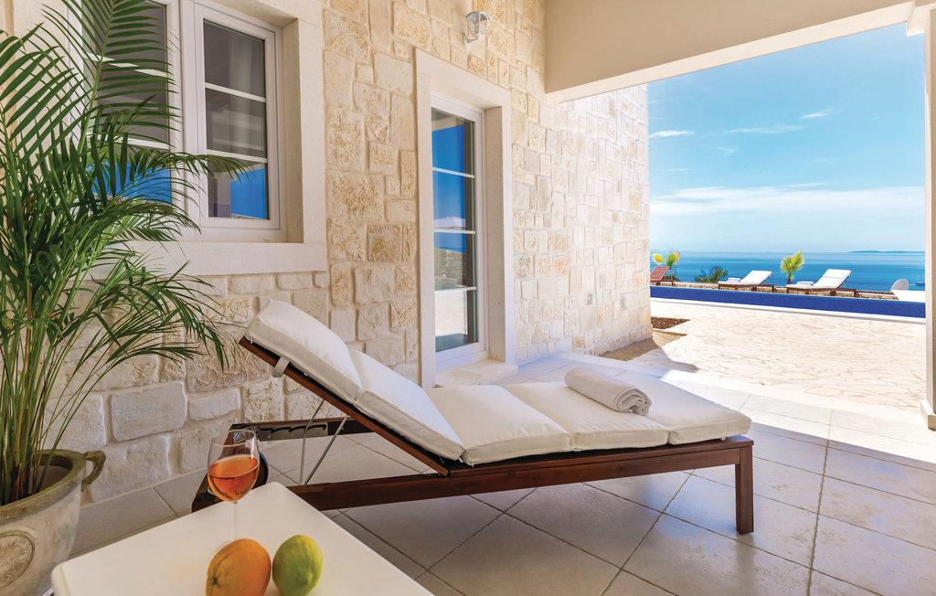 Weißes Steinjuwel in Novalja – Insel Pag