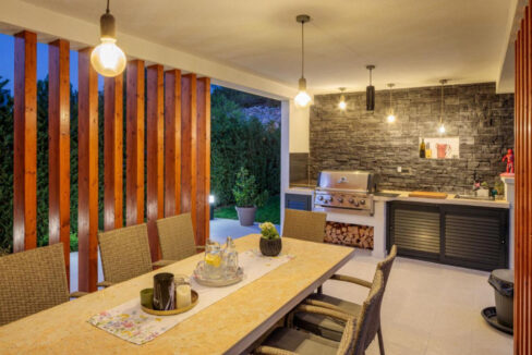 Neues Haus in der Nähe von Šibenik