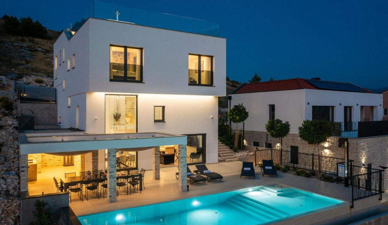 Neue moderne Villa mit Meerblick in der Nähe von Šibenik