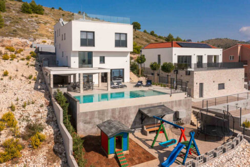 Neue moderne Villa mit Meerblick in der Nähe von Šibenik