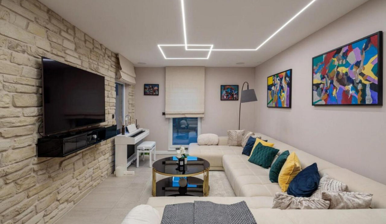 Neues Haus in der Nähe von Šibenik