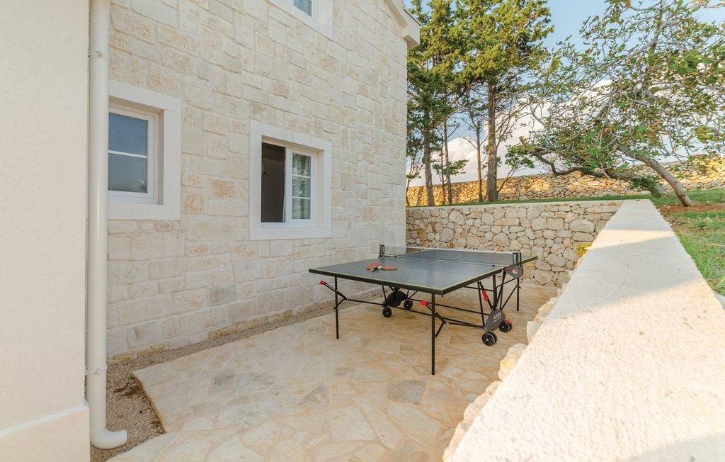 Weißes Steinjuwel in Novalja – Insel Pag