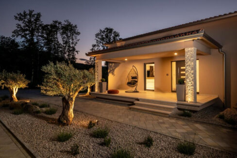 Neue moderne Villa mit traditionellem Charakter - Labin, Istra