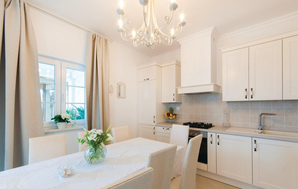 Weißes Steinjuwel in Novalja – Insel Pag