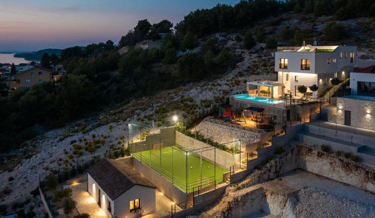 Neue moderne Villa mit Meerblick in der Nähe von Šibenik