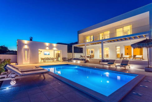 Wunderschöne weiße Villa bei Omis