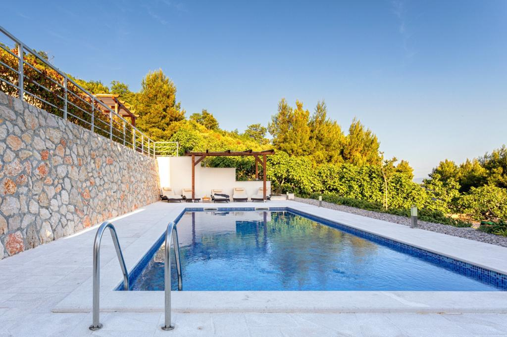 Steinhaus mit Meerblick in Omis