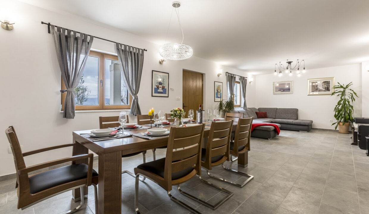 Steinhaus mit Meerblick in Omis