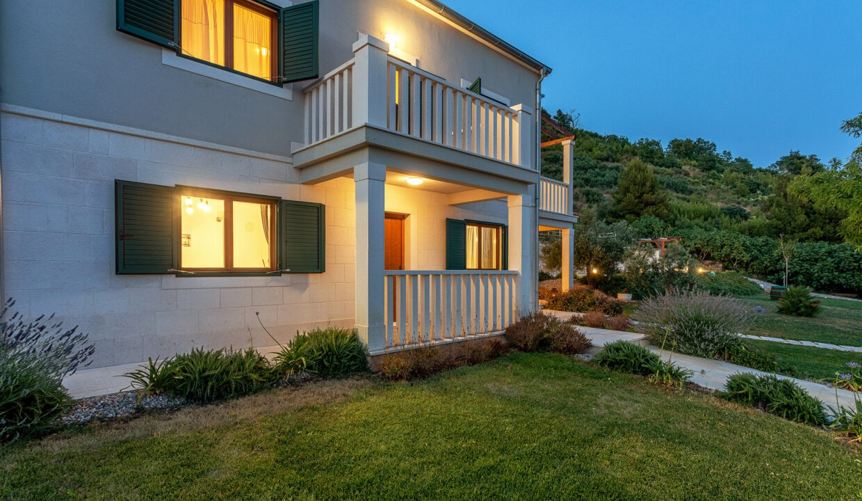 Steinhaus mit Meerblick in Omis