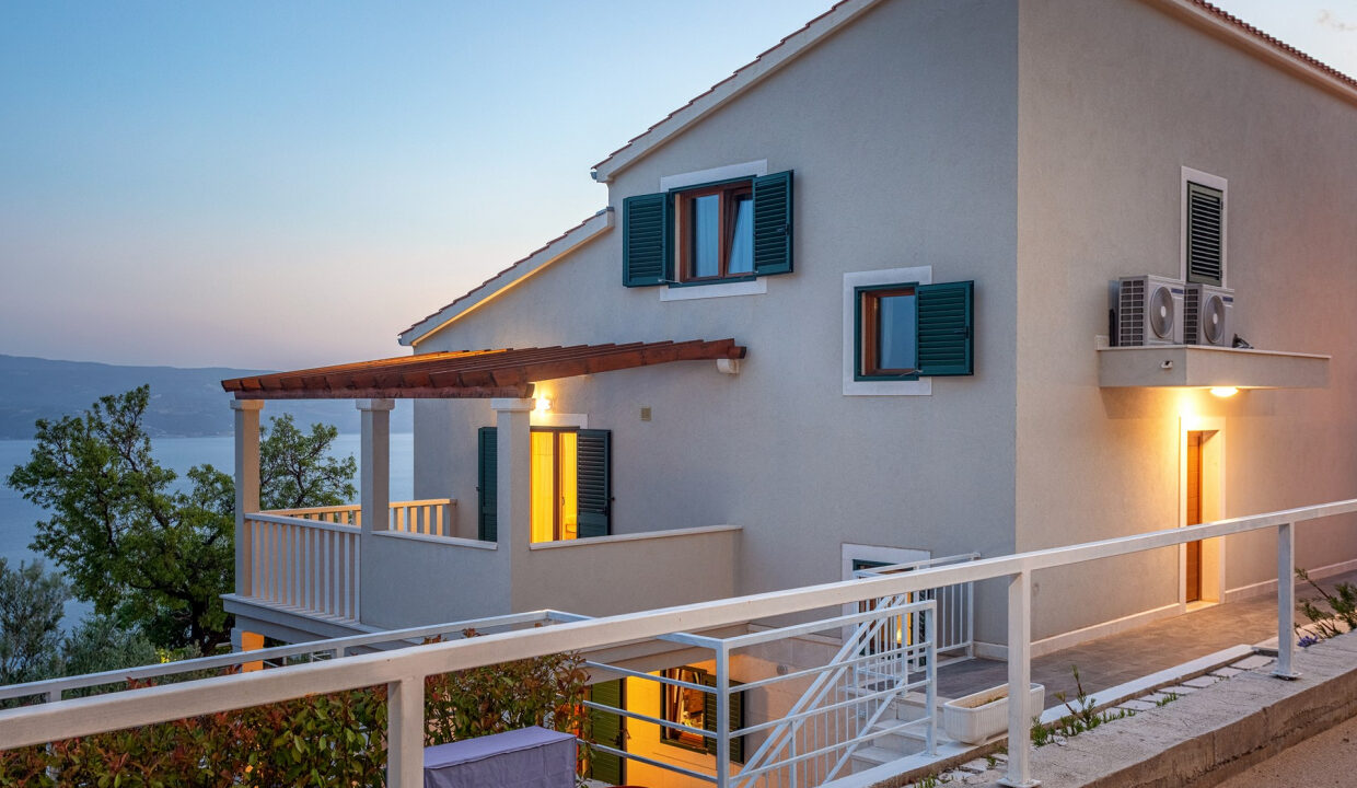 Steinhaus mit Meerblick in Omis