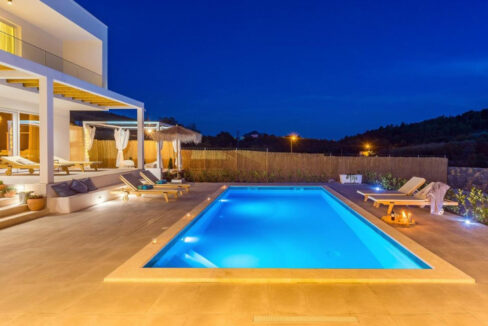 Wunderschöne weiße Villa bei Omis