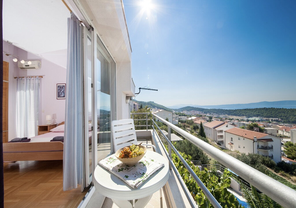 Haus mit Garten und Meerblick in Makarska
