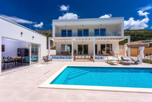 Wunderschöne weiße Villa bei Omis