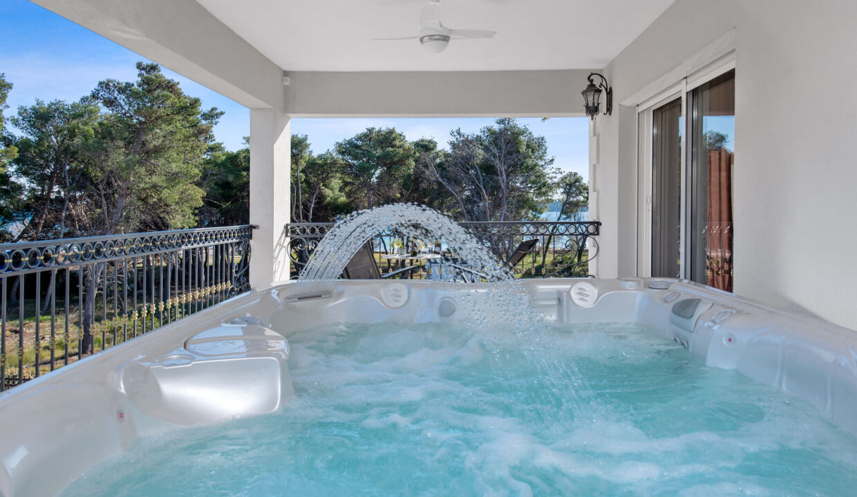 Exklusive Villa direkt am Meer in Vodice