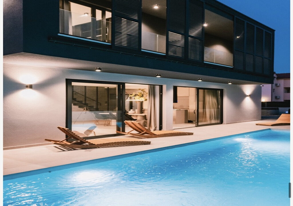 Neue moderne Villa in Sibenik