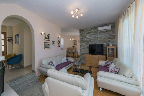 Haus mit Garten und Meerblick in Makarska