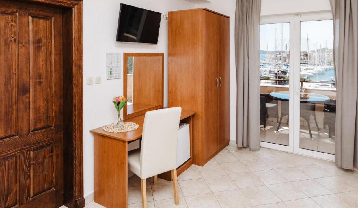 Grundstücke am Meer Tribunj