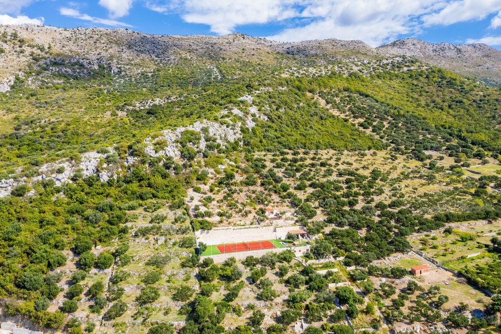 Großzügiges Anwesen mit einem Tennisplatz und einem Haus - Zaton, Dubrovnik Gebiet