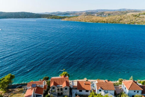 Haus am Meer in der Nähe von Šibenik