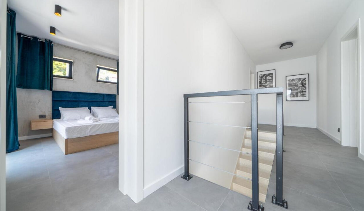 Villa aus Stein direkt am Meer auf der Insel Brac