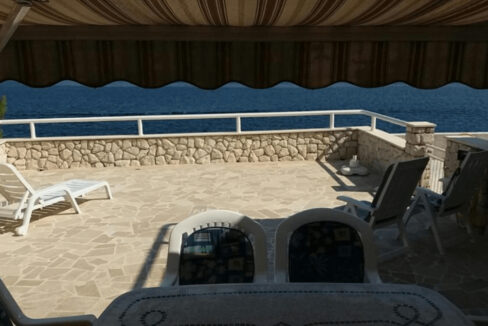 Haus am Meer in der Nähe von Šibenik