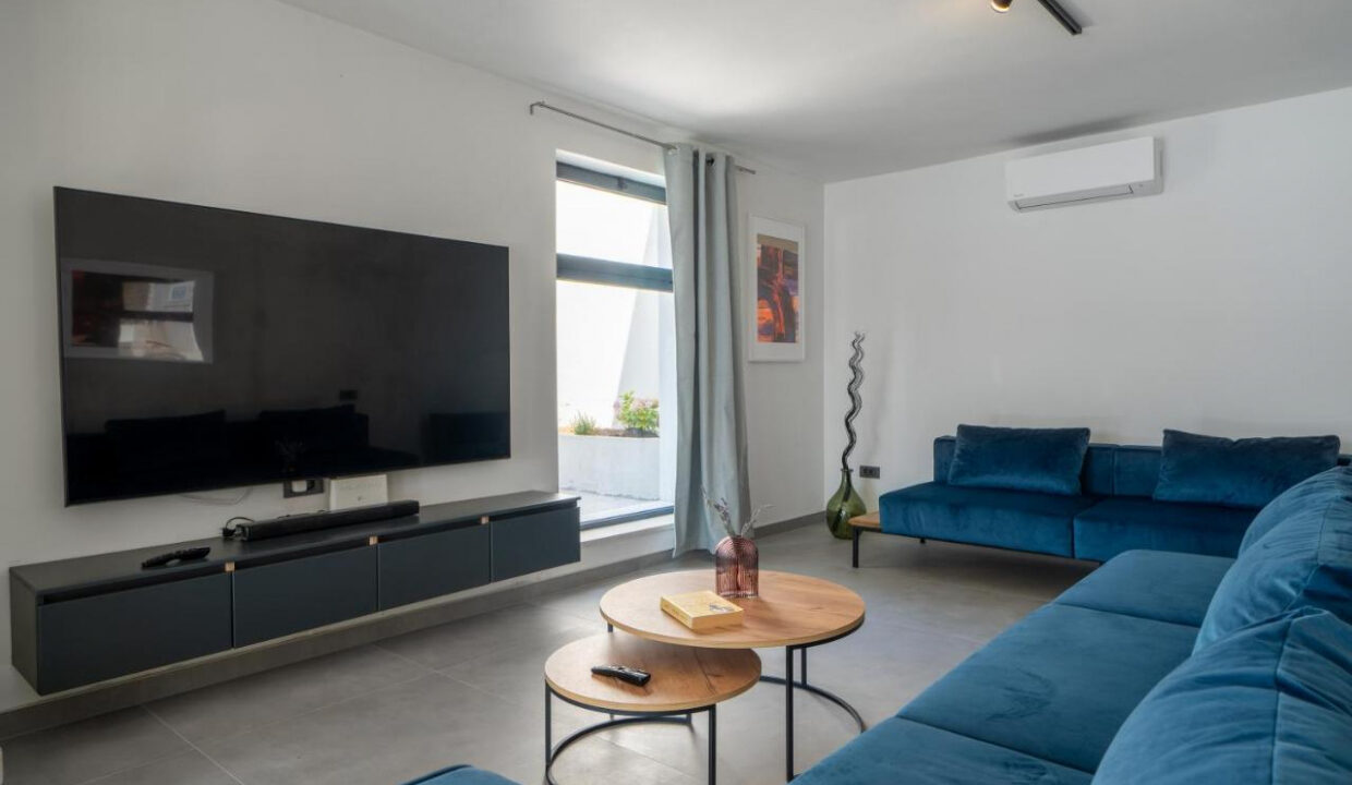 Villa aus Stein direkt am Meer auf der Insel Brac