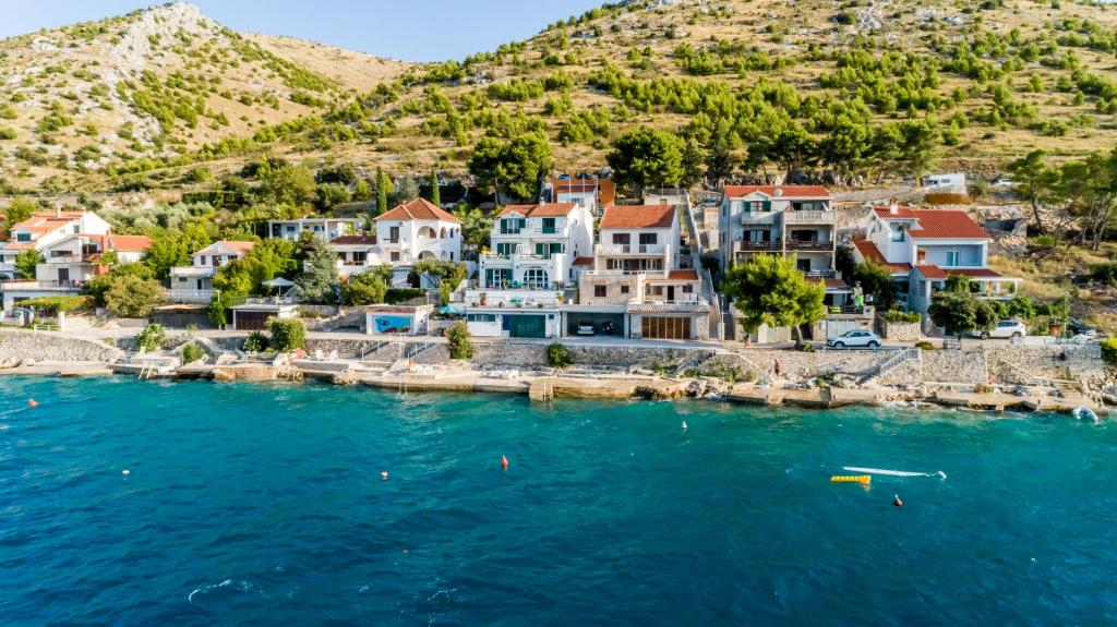 Haus am Meer in der Nähe von Šibenik