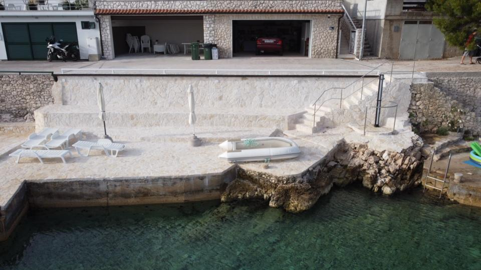 Haus am Meer in der Nähe von Šibenik