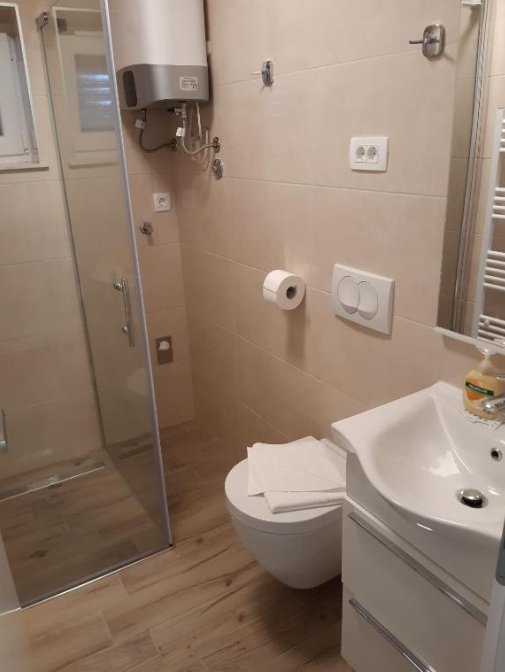 Haus am Meer in der Nähe von Šibenik