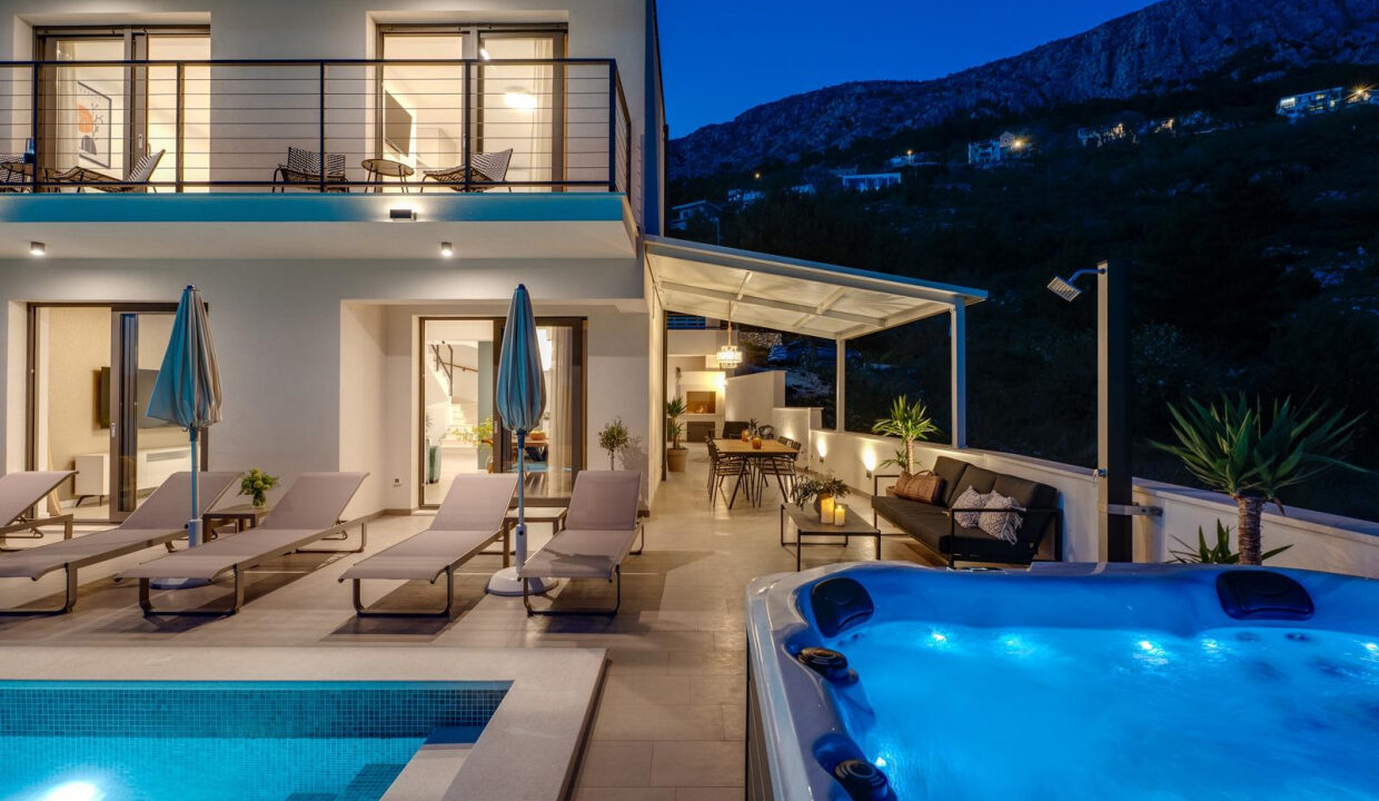 Neue Villa mit Meerblick in Omiš