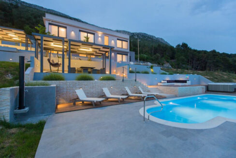 Villa mit Meerblick in einem Vorort von Split