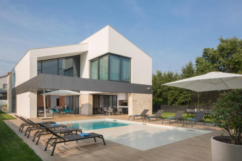 Zeitgenössische luxuriöse moderne Villa - Liznjan, Istrien