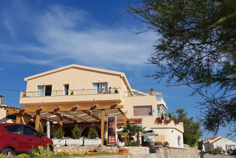 Haus am Meer mit Restaurant auf der Insel Pag
