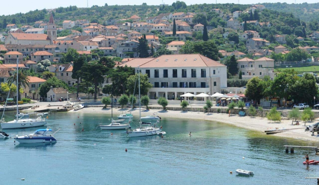 Hotel am Meer auf der Insel Bra?