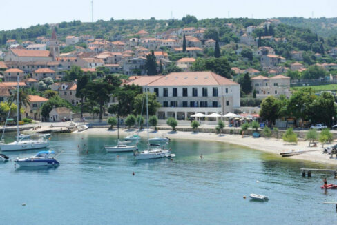Hotel am Meer auf der Insel Bra?